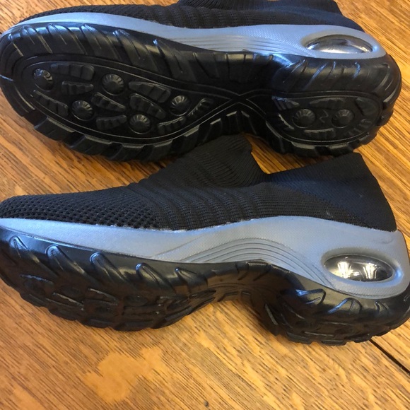 NWOT NO NAME BRAND. VERY NICE SLIP ON - Picture 2 of 3